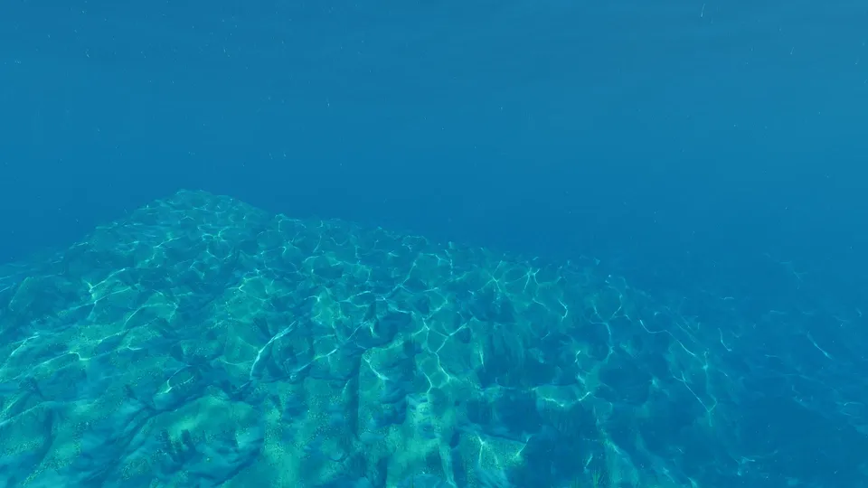 Under the sea, 2 m, caustics